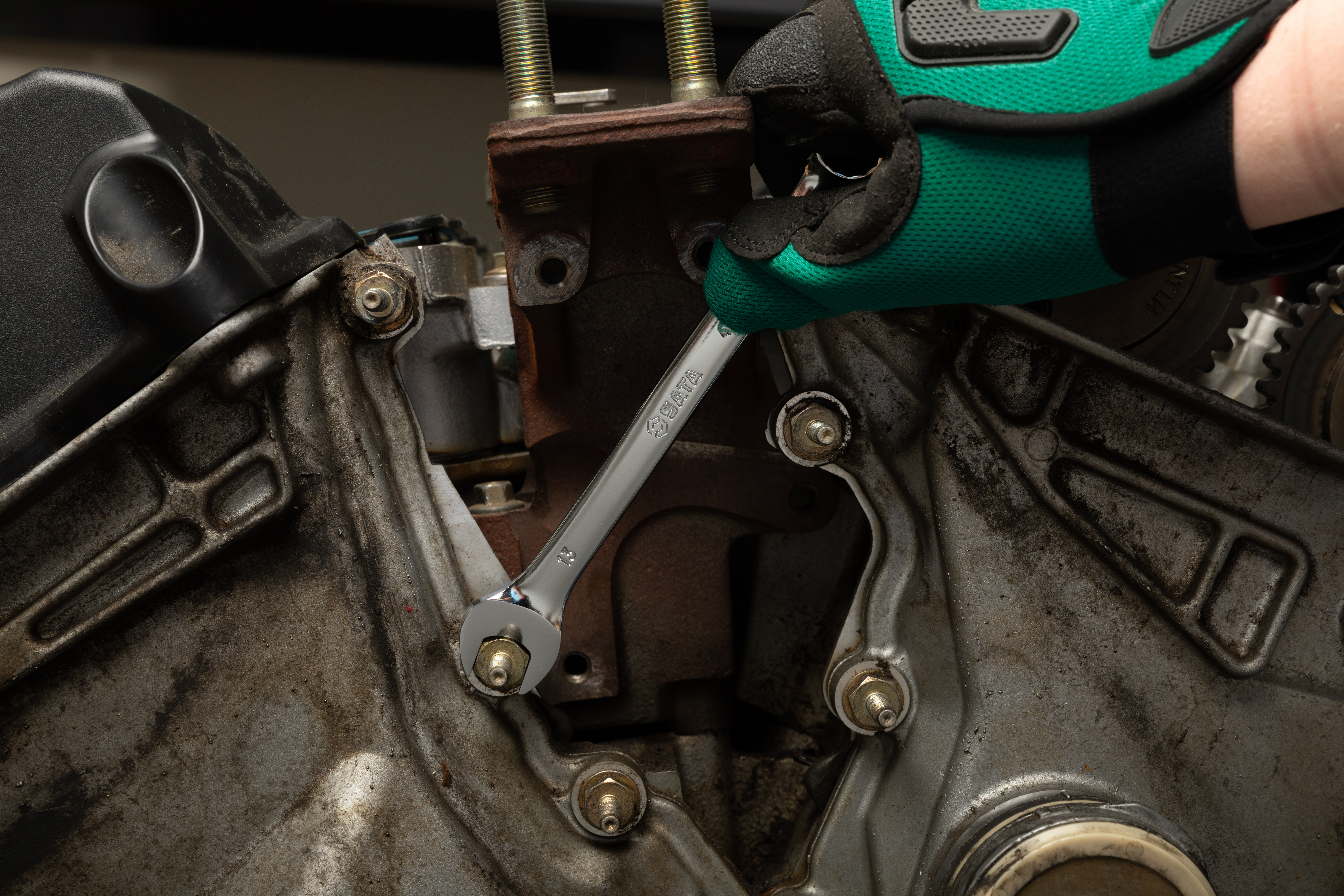 SAT_STANDARDWRENCH_IMG_ENVIRONMENTAL_01.jpg New Wrench Metric Inuse