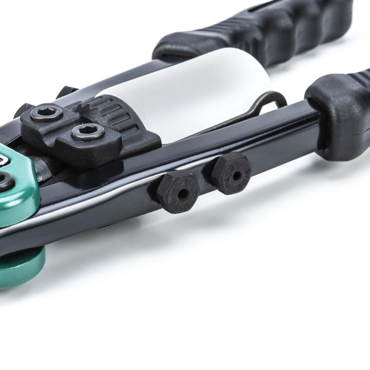 Image of High Leverage Riveter With Collection Bottle - SATA