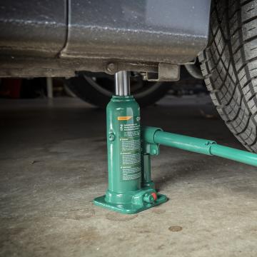 Bottle Jack InUse